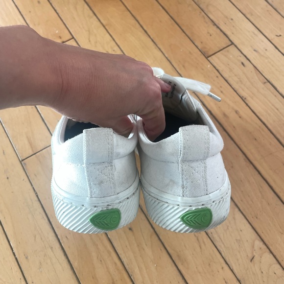 Cariuma Off-White Canvas Sneakers - Picture 4 of 8